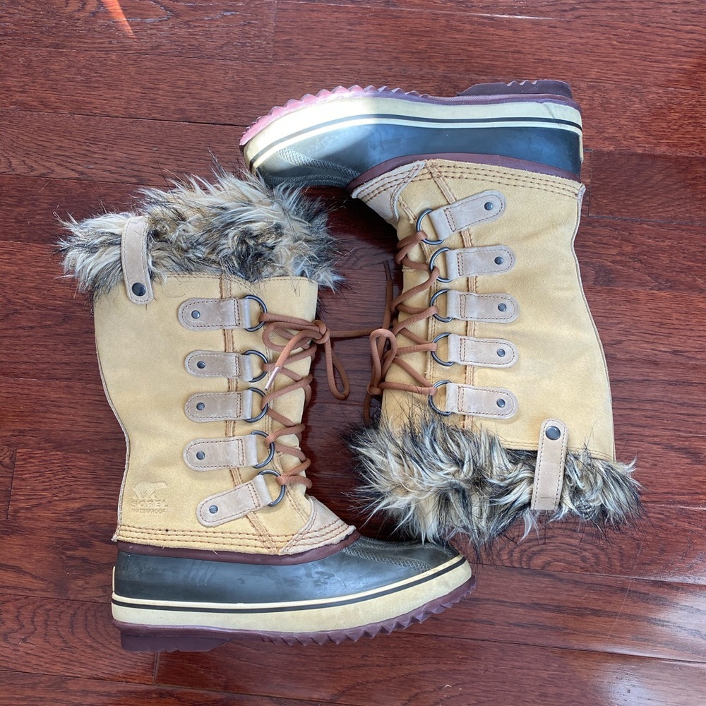 Sorel Joan of Arctic Boots, size 6